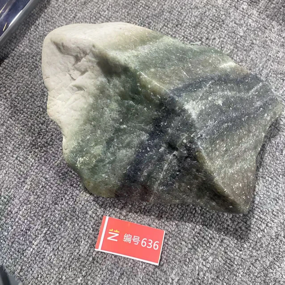 新疆玉料原石发一件编号636