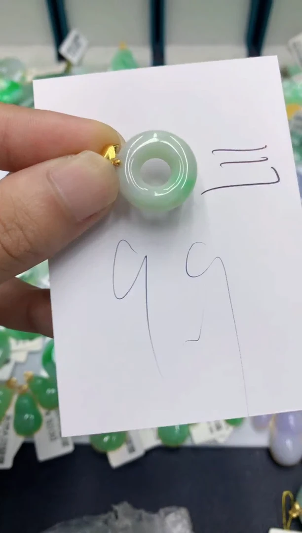 翡翠挂件未镶嵌翡翠