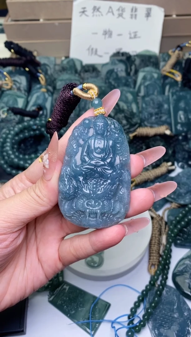 颈饰未镶嵌翡翠