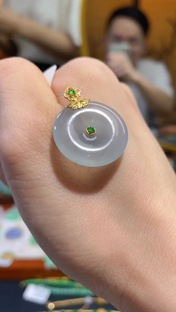 颈饰18K金镶嵌翡翠平安扣