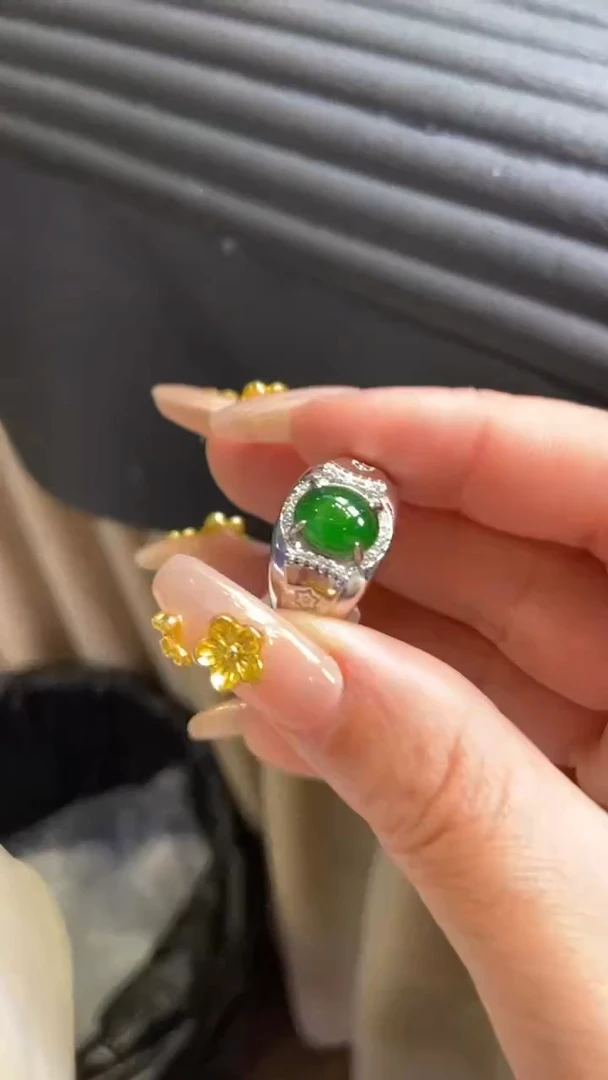【闪购商品】翡翠颈饰未镶嵌      *110