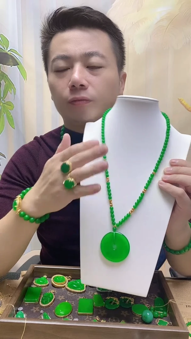 吊坠(赠链)未镶嵌翡翠翡翠吊坠