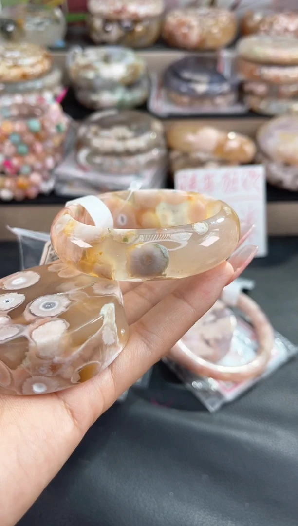 未镶嵌手镯石英质玉52