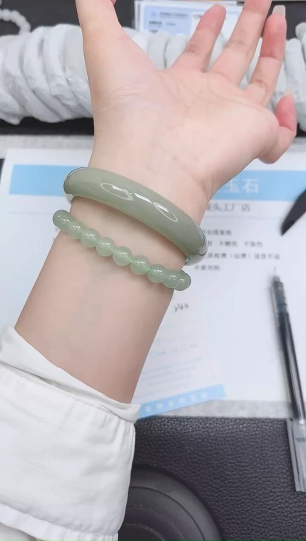 未镶嵌手镯石英质玉240-61
