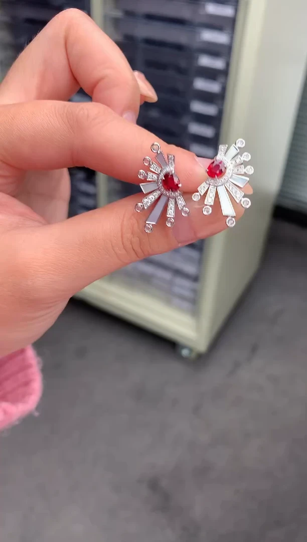 【闪购商品】红宝石耳饰18K金镶嵌96分红宝石耳钉