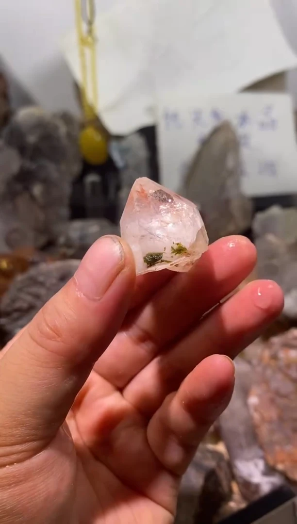 水晶珠宝半成品未镶嵌10号金口河单晶柱+绿帘胶花