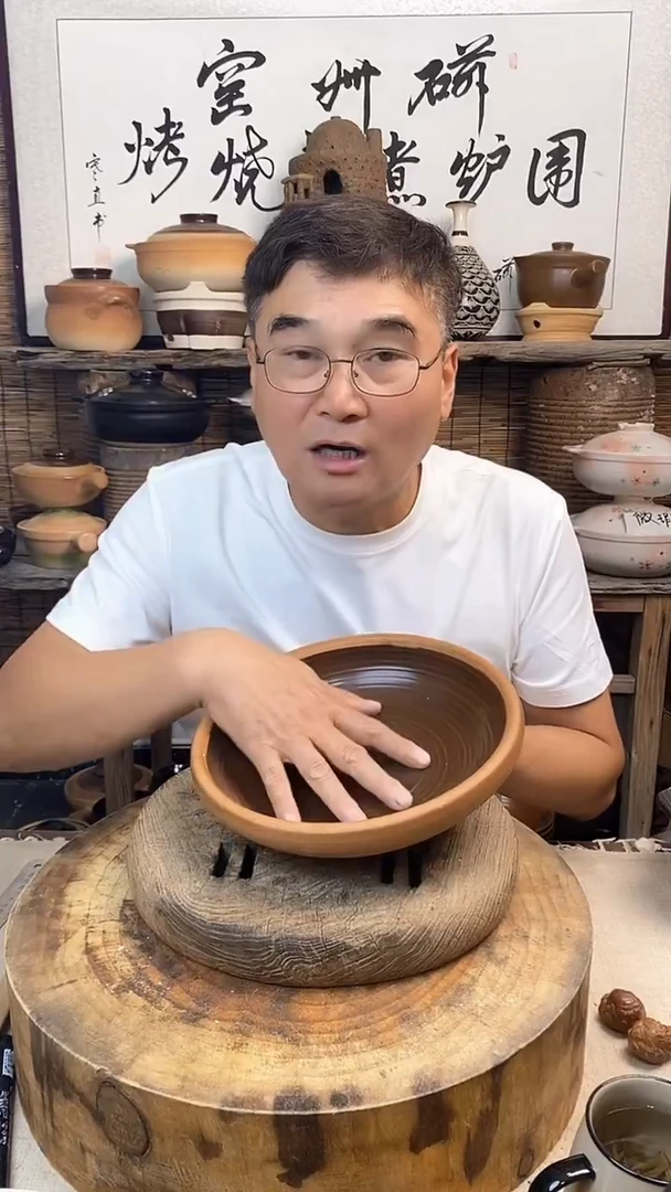 陶土口径26cm复古土菜钵（无盖）