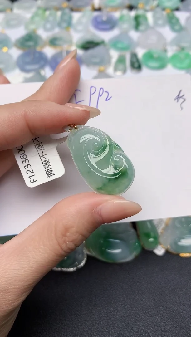 颈饰18K金镶嵌翡翠天然缅甸A货翡翠百元以上9元证书费自理