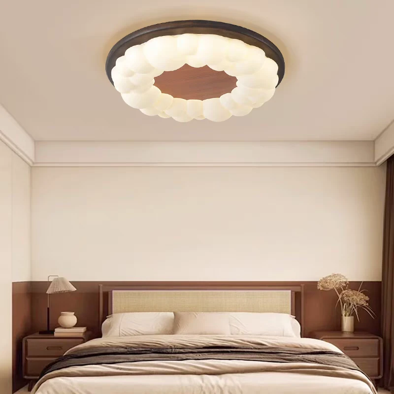 2025年新款网红卧室灯简约现代奶油风吸顶灯儿童房间胡桃木色灯具