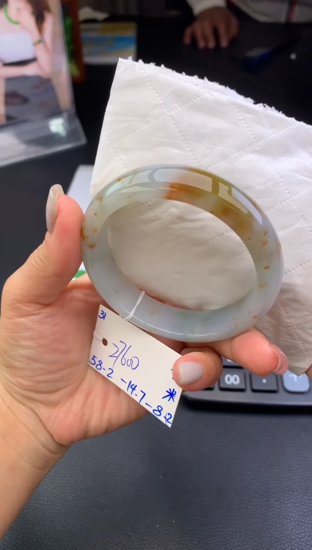 翡翠手镯未镶嵌玉手镯