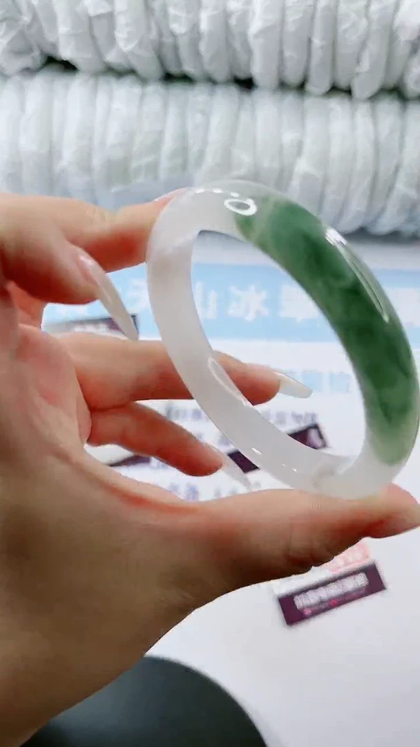 【闪购商品】石英质玉手镯未镶嵌多样性发货V344