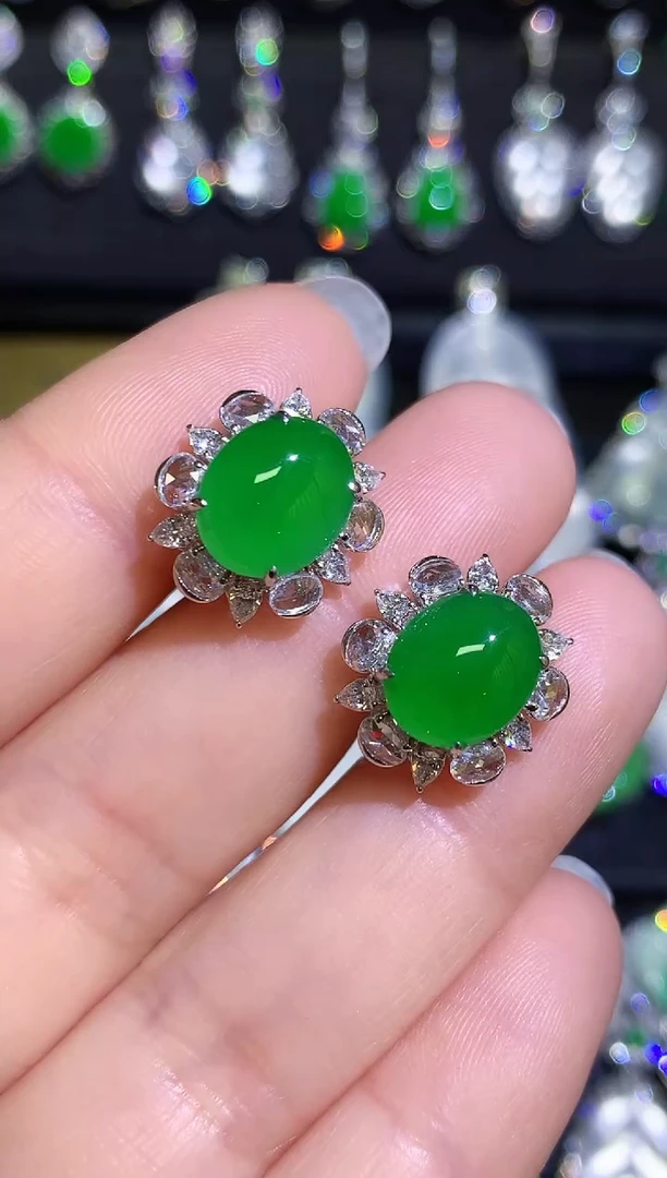 【闪购商品】翡翠耳饰18K金镶嵌高冰满绿阳绿大蛋面耳包 