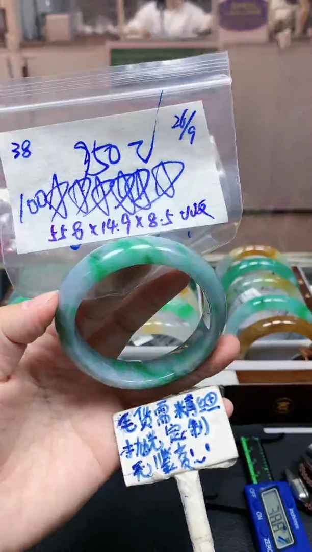 未镶嵌定制翡翠38毛货需精细抛光手镯拍一发一