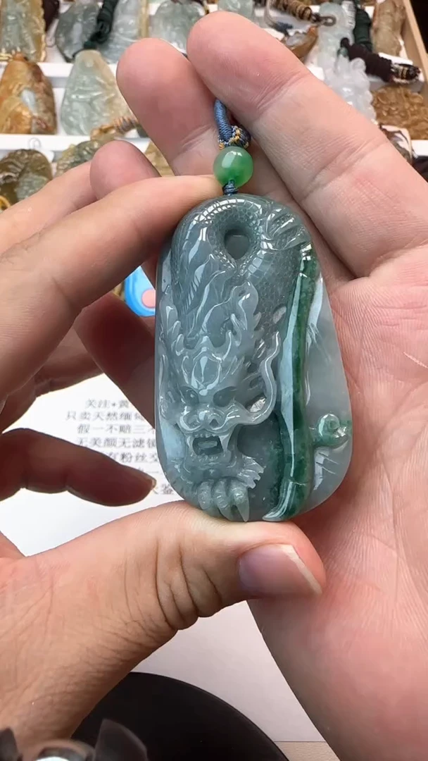 颈饰未镶嵌翡翠邹****?天然翡翠