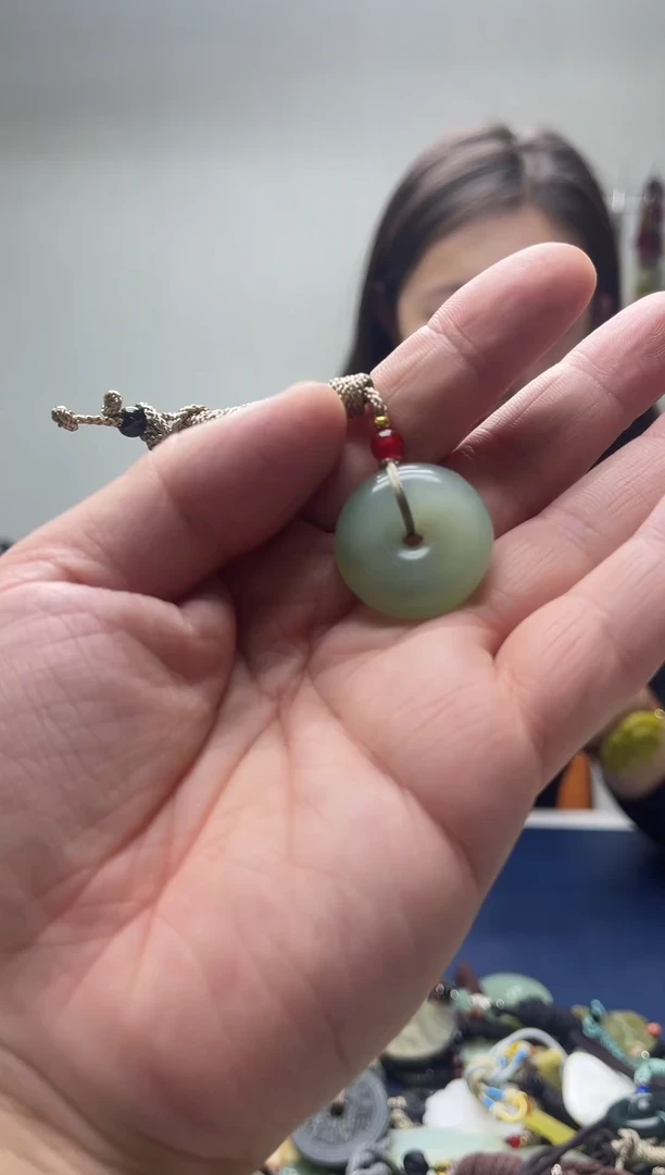 未镶嵌岫玉颈饰·