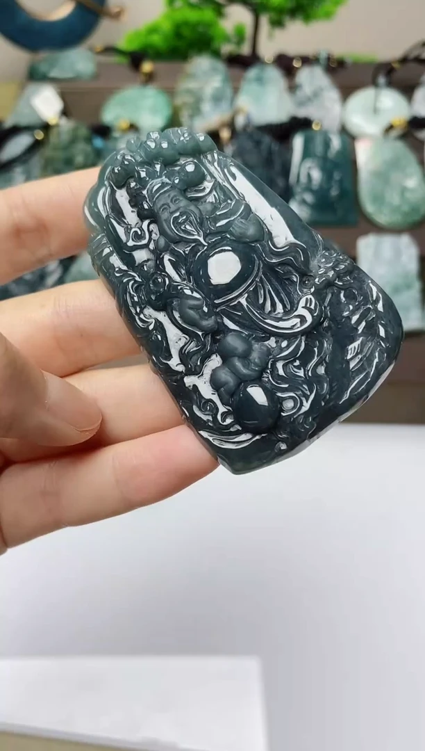 翡翠未镶嵌颈饰