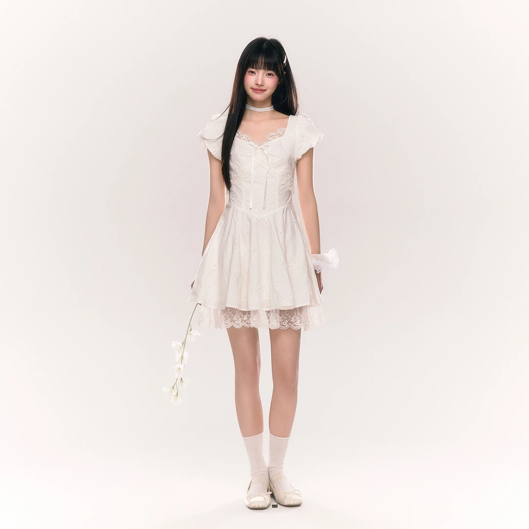 umoumo乌蘑小白裙甜美温柔修身蕾丝拼接镂空刺绣小白裙NOTQZ24701