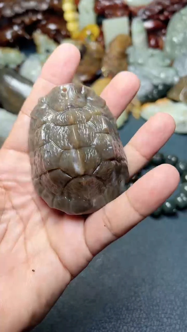 和田玉未镶嵌把件-