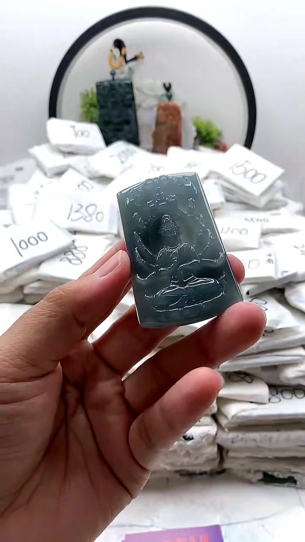 颈饰未镶嵌翡翠千手观音