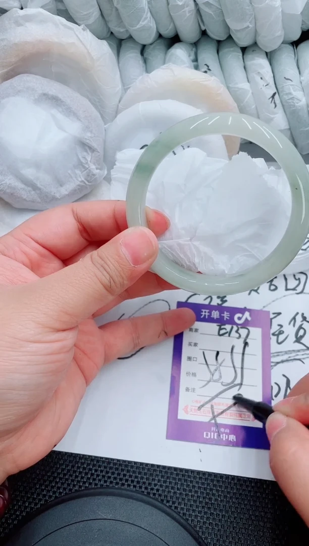 石英质玉手镯未镶嵌E137-58-59