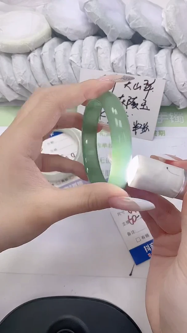 未镶嵌手镯石英质玉9-61
