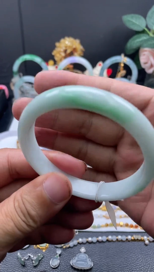 未镶嵌手镯翡翠手镯