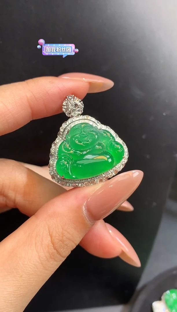 颈饰18K金镶嵌翡翠佛