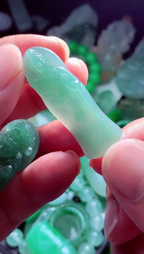 未镶嵌定制翡翠燕*?翡翠毛货定制