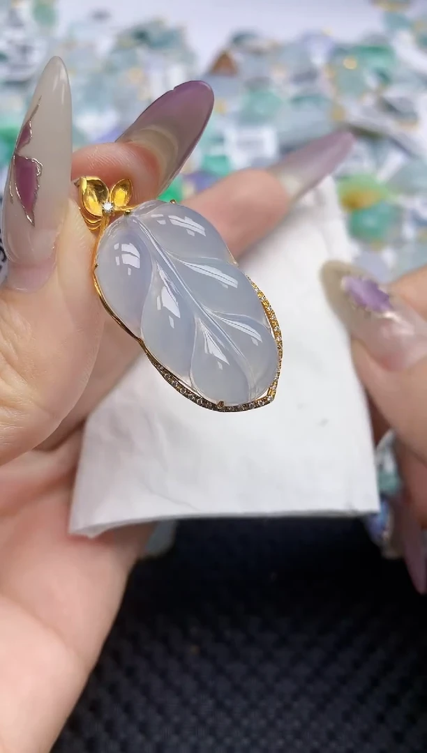 翡翠挂件18K金镶嵌天然翡翠A货