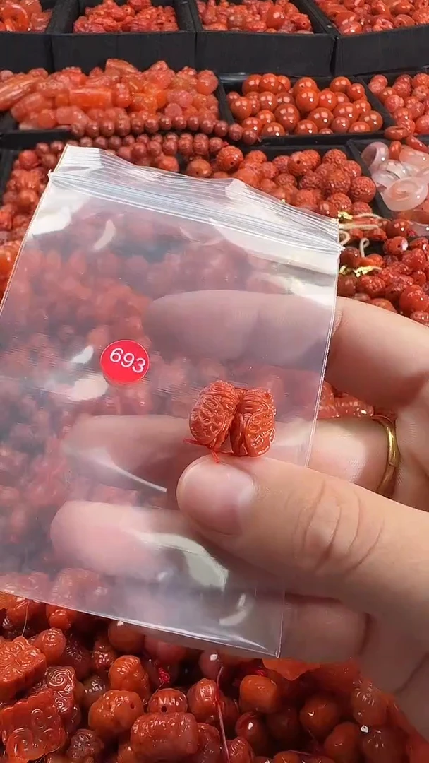 颈饰未镶嵌南红玛瑙1