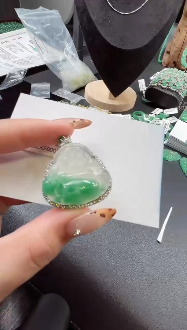 吊坠(不含链)银S925镶嵌石英质玉（非洲翠）18.26佛公