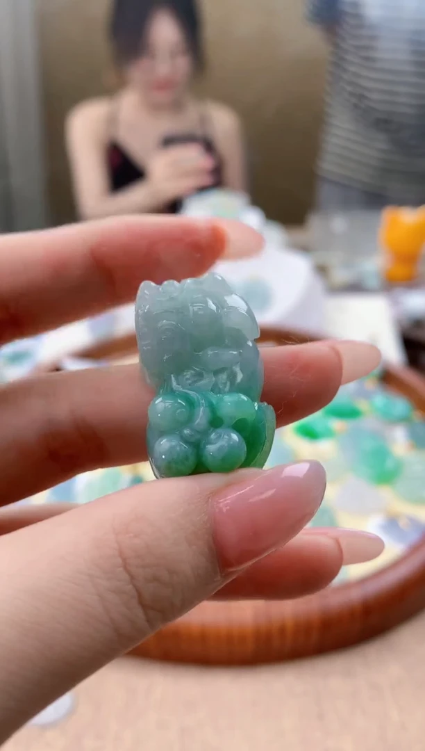 颈饰未镶嵌翡翠天然A货翡翠挂件