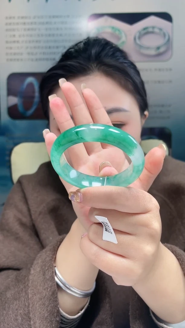 【闪购商品】石英质玉手镯未镶嵌非洲翠手镯多样性发货  