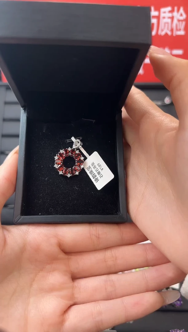 吊坠(赠链)银S925镶嵌石榴石吊坠