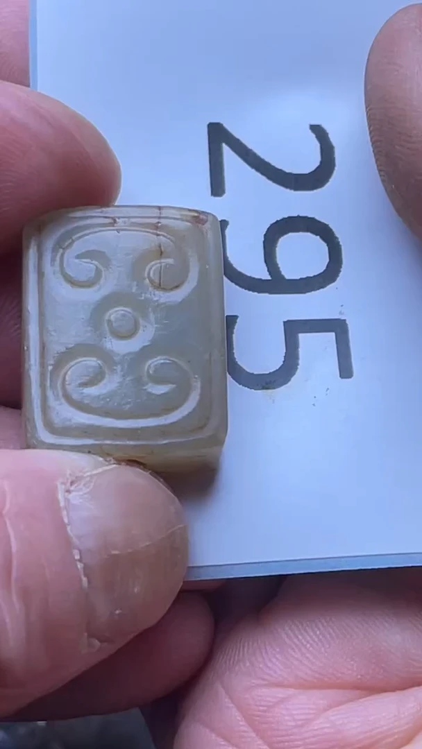 颈饰未镶嵌和田玉.