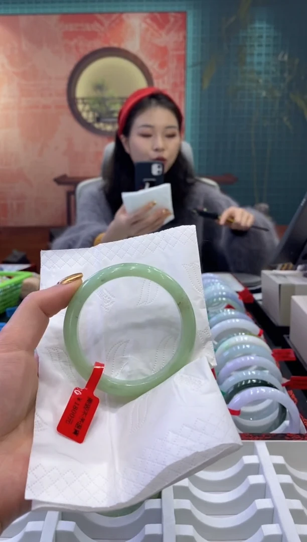 【闪购商品】翡翠手镯未镶嵌多人05084