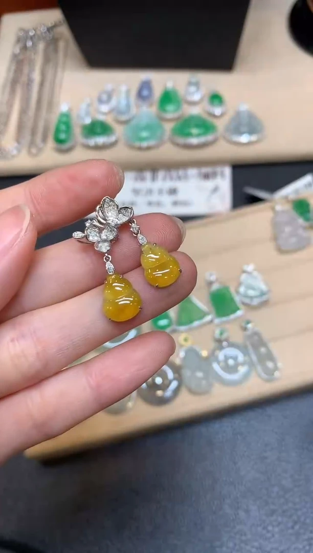 翡翠18K金镶嵌颈饰葫芦【无服务费