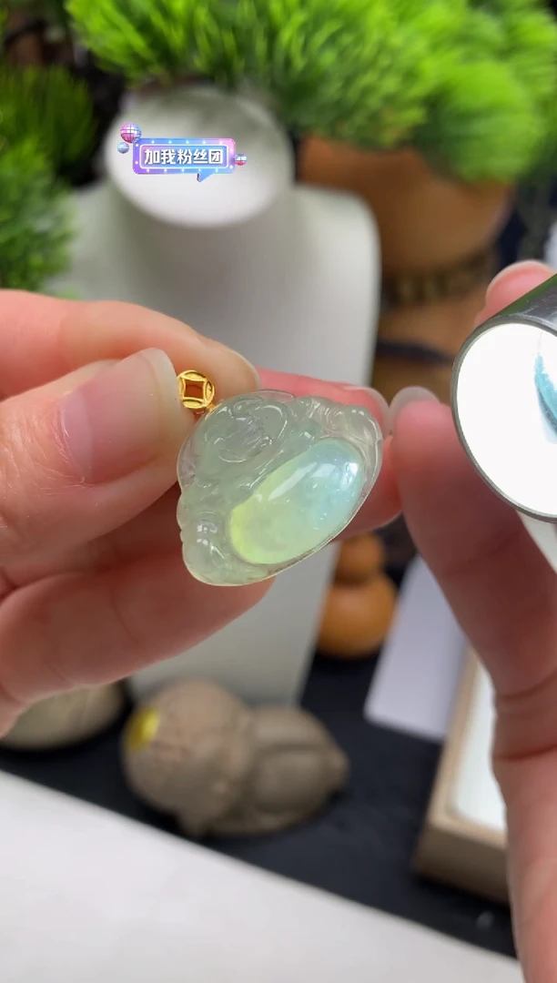 颈饰18K金镶嵌翡翠盛**华---125716