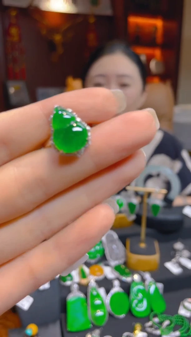 翡翠戒指18K金镶嵌天然A货翡翠葫芦戒指/124721