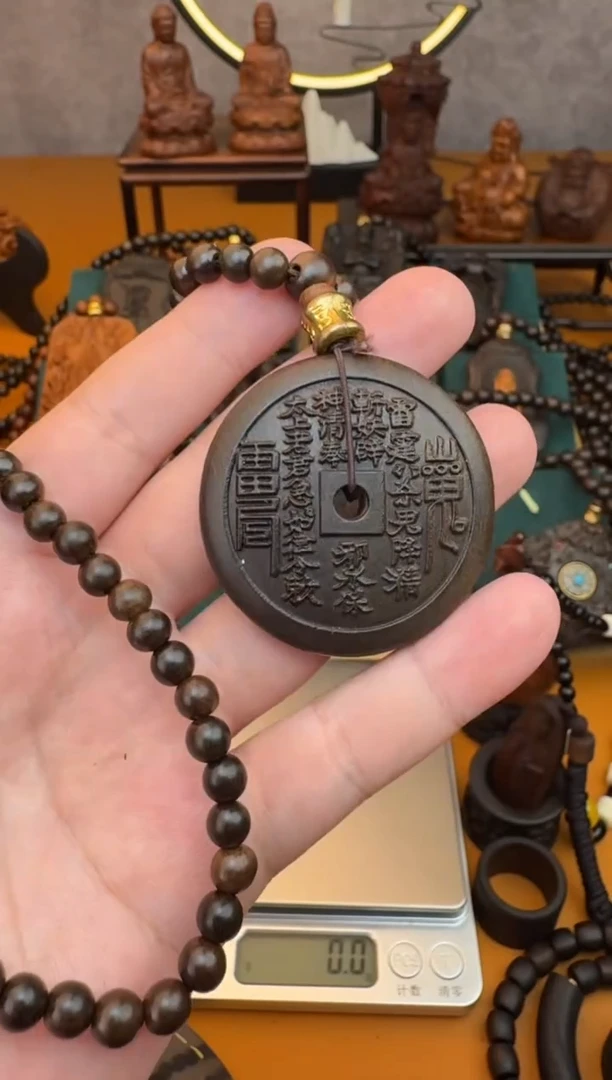 贡木吊坠《巴布亚贡木》0.6加花钱吊坠