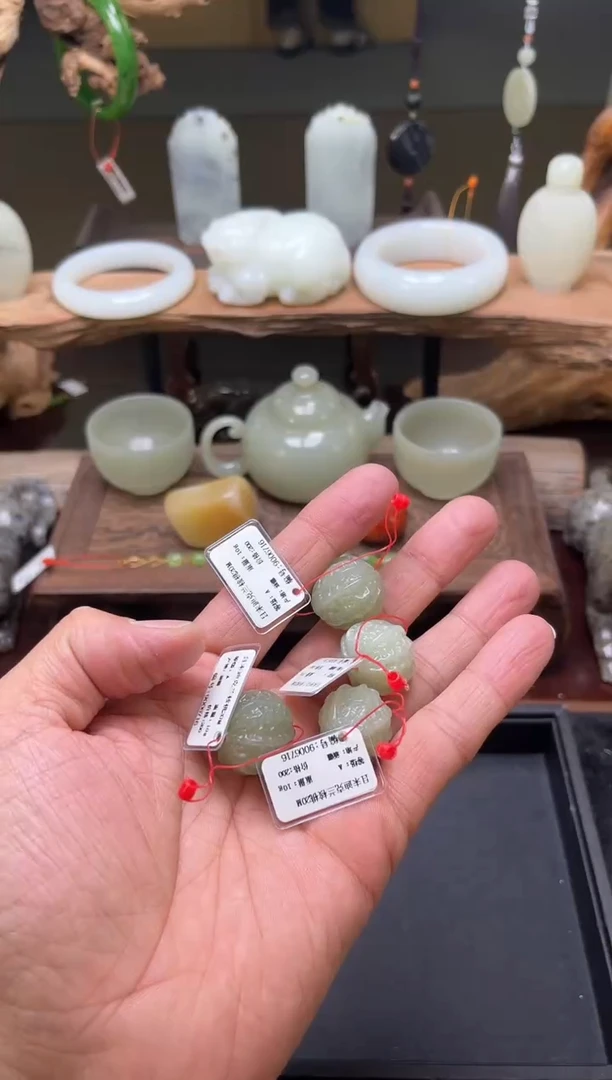 【闪购商品】和田玉手把未镶嵌且末迪克兰 核桃一个 多样性发一