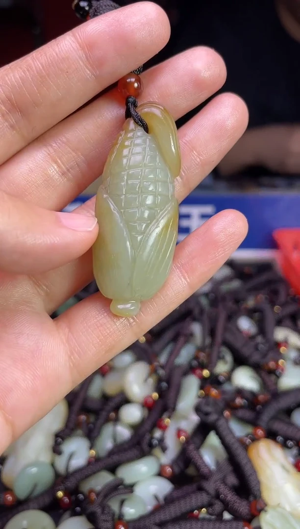 未镶嵌和田玉挂件1