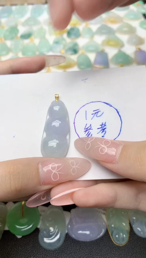 翡翠18K金镶嵌颈饰天然翡翠A货