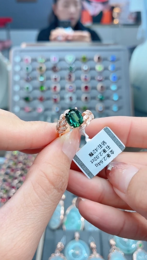 18K金镶嵌戒指碧玺2.02