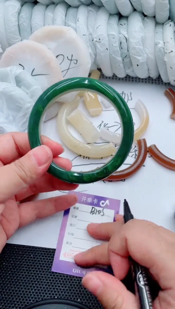 和田玉手镯未镶嵌B105-64-65