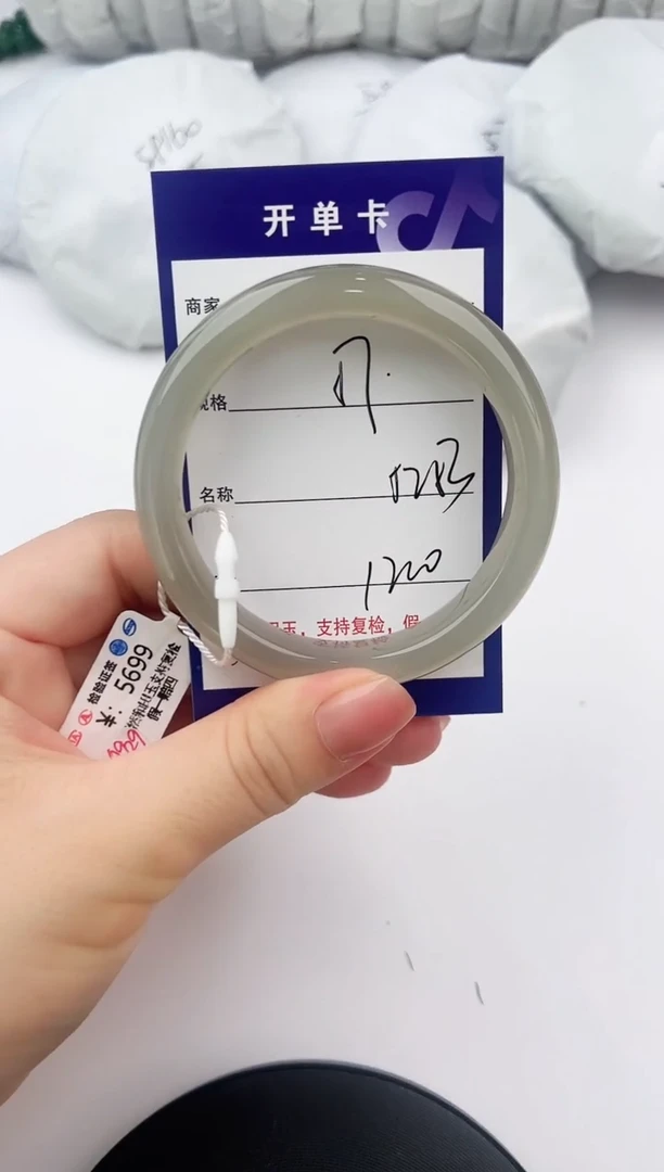 和田玉手镯未镶嵌57颜色微差无瑕疵