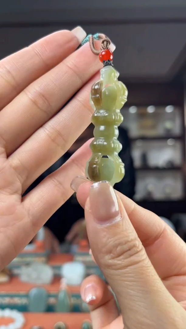 颈饰未镶嵌和田玉1包容