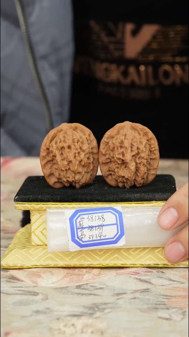 【闪购商品】文玩核桃把件非嫁接马老四