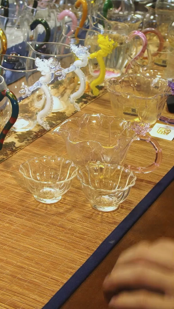 【闪购商品】荷韵粉色公道杯晶焱金标加花瓣品杯