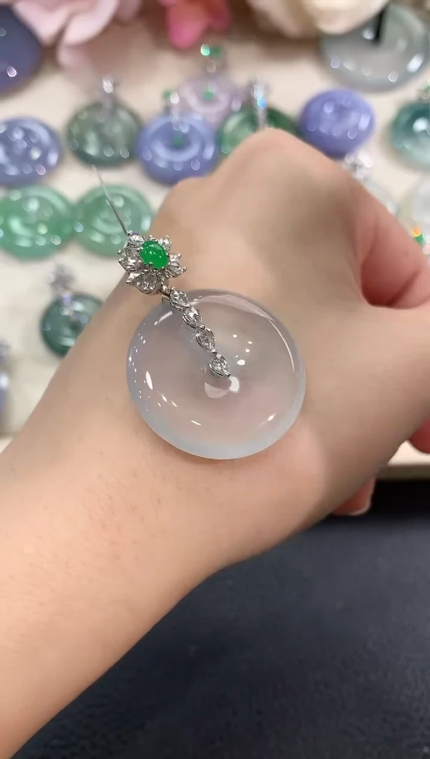 吊坠(不含链)18K金镶嵌翡翠冬日珠宝Q117